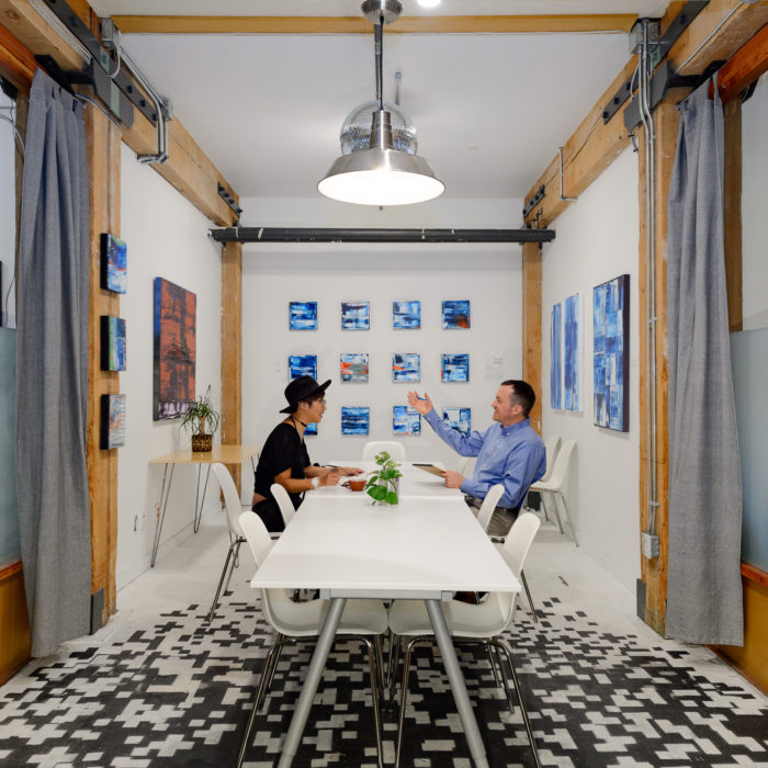 creativecoworkers_meeting_room2